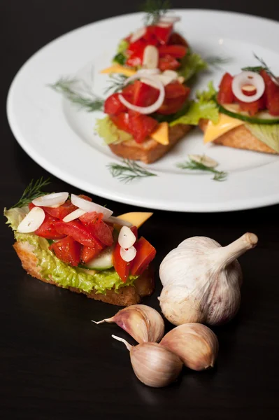 Toast with vegetables — Stock Photo, Image