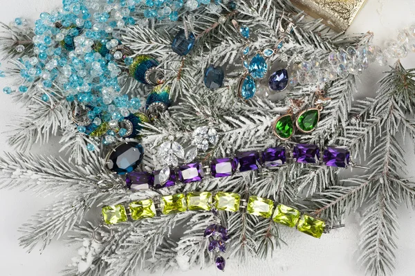 Schmuck am Tannenbaum — Stockfoto