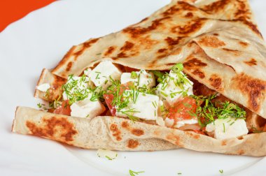 Krep peynir ve sebze ile