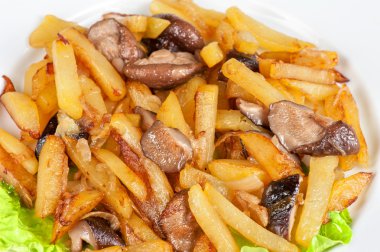 Mantarlı kızarmış patates.