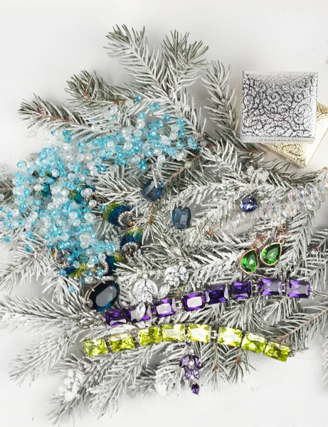 Schmuck am Tannenbaum — Stockfoto