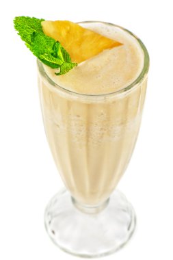 süt ananas kokteyli