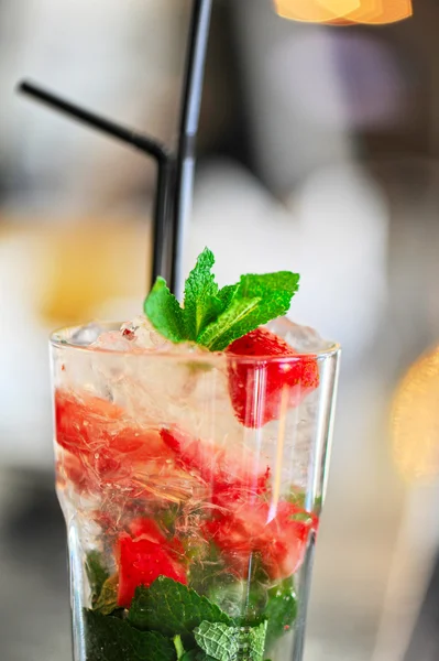 Strawberry mohito cocktail — Stockfoto