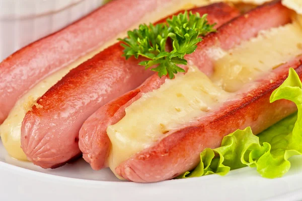 Wurst mit Käse und Omelette — Stockfoto