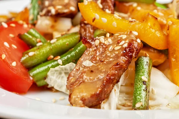 Dana eti ile sıcak salata