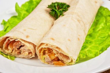 pide ekmek, kızarmış tavuk eti