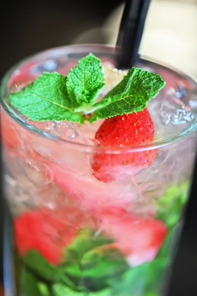 Strawberry mohito cocktail — Stock Photo, Image