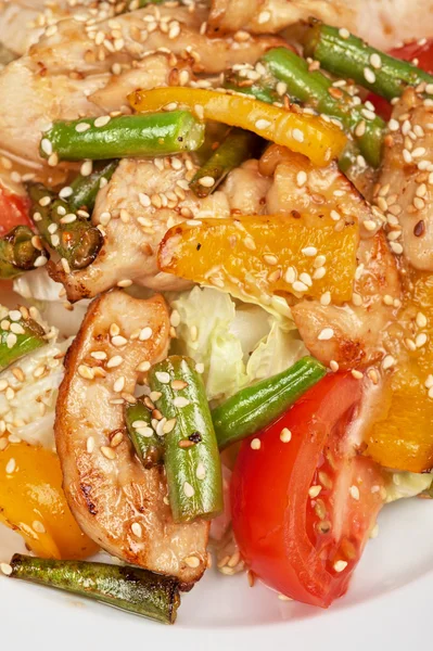 Salada quente com frango — Fotografia de Stock