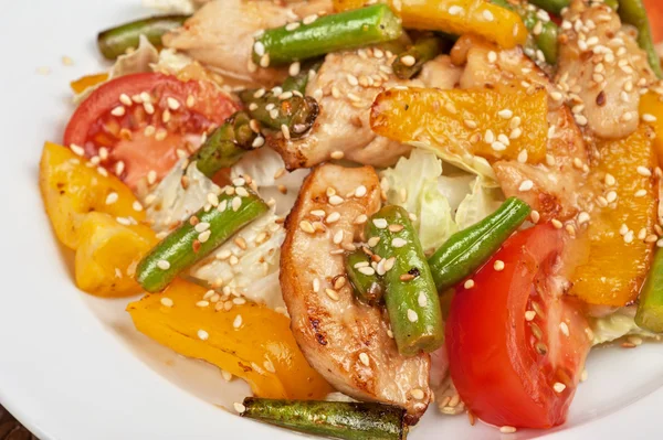 Warm salad with chicken — Stock Photo, Image