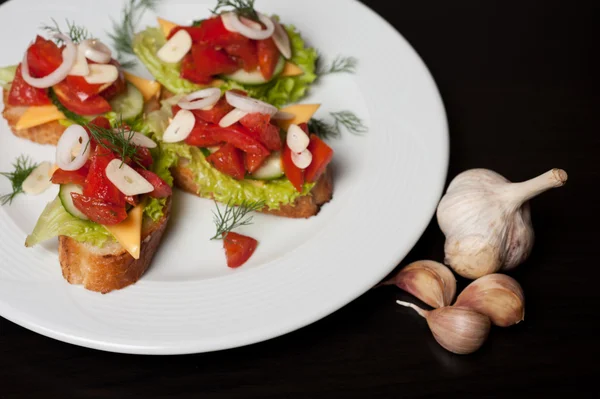 Toast with vegetables — Stock Photo, Image