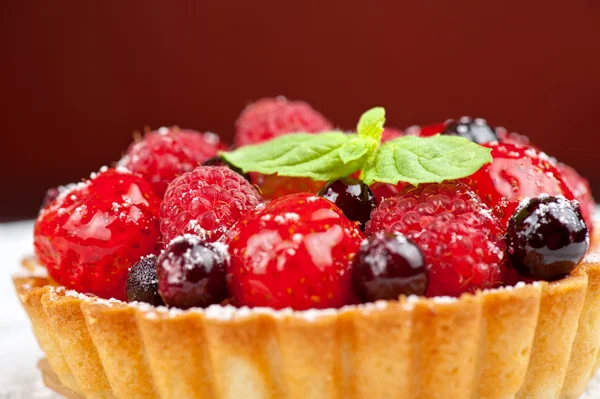 Kue dengan buah berry segar — Stok Foto