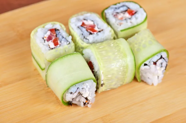 Rolos de sushi de pepino — Fotografia de Stock