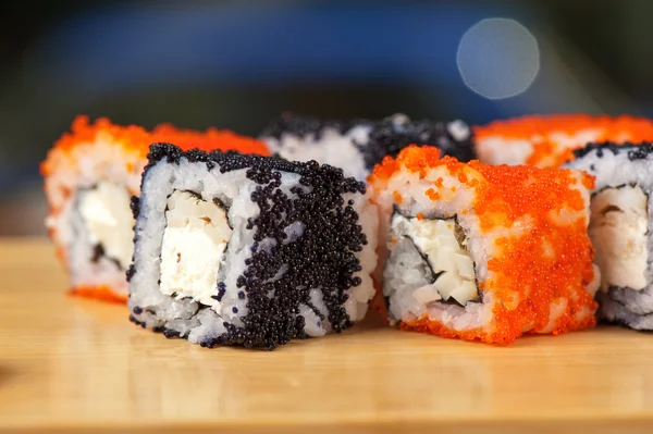 Rollos de sushi Tobico — Foto de Stock