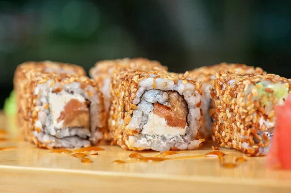 Rollos de sushi de sésamo — Foto de Stock