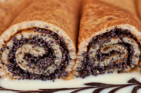 Panquecas com sementes de papoila — Fotografia de Stock