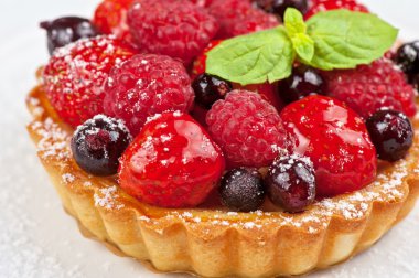 taze çilek ile pasta