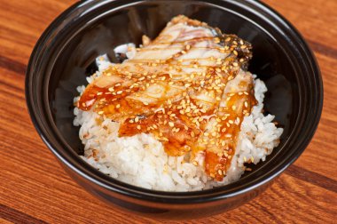 yılan balığı pirinç