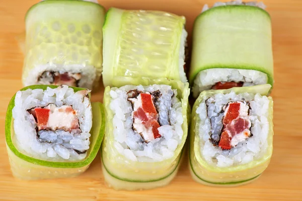 Rolos de sushi de pepino — Fotografia de Stock