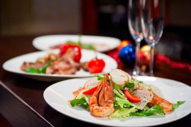 lezzetli karides salatası