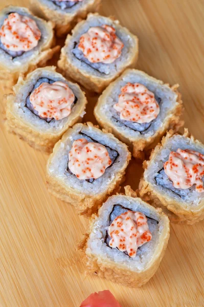 Cream cheese and tobico sushi roll — Stock Photo, Image