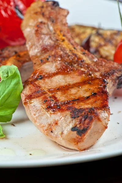 Carne con verduras —  Fotos de Stock