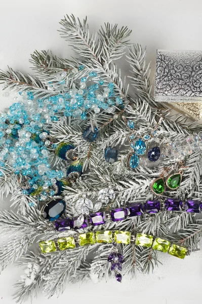 Schmuck am Tannenbaum — Stockfoto