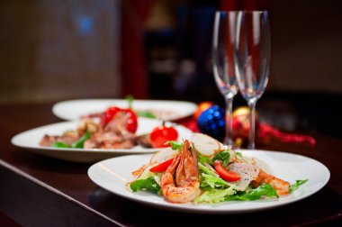 lezzetli karides salatası