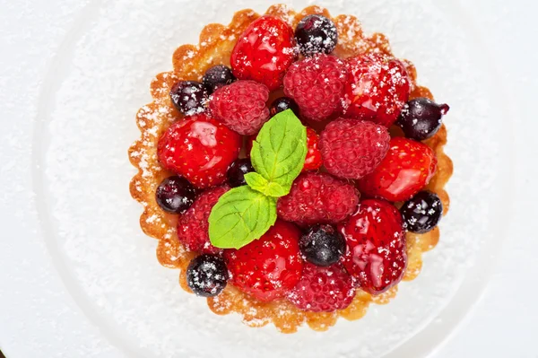 Торт зі свіжими ягодами — стокове фото