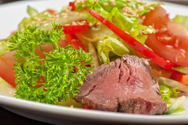 Ensalada de carne —  Fotos de Stock