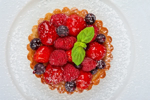 Kuchen mit frischen Beeren — Stockfoto