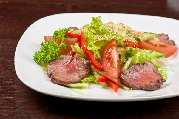 Rundvlees salade — Stockfoto