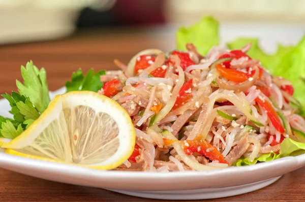 Frischer, lustiger Salat — Stockfoto