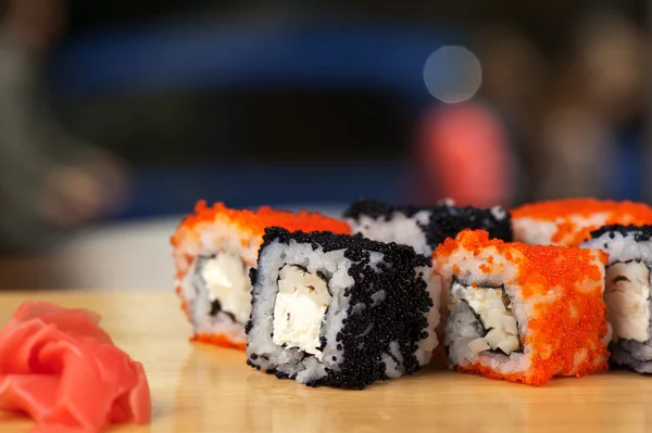 Rollos de sushi Tobico — Foto de Stock