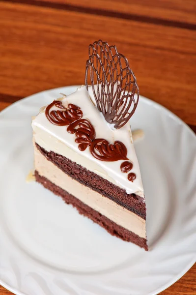 Pedazo de pastel de chocolate — Foto de Stock