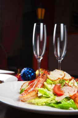 lezzetli karides salatası