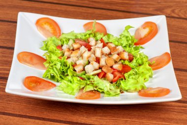 kraker ile sebze salatası
