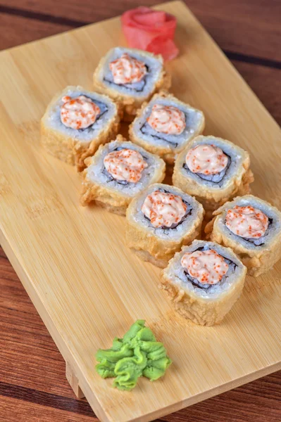 Tavený sýr a tobico sushi rolka — Stock fotografie