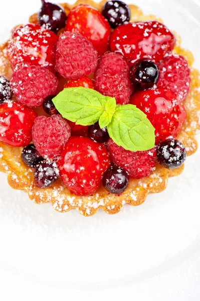 Cake with fresh berries — Stock Photo, Image