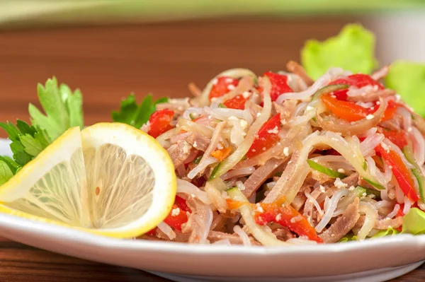 Frischer, lustiger Salat — Stockfoto