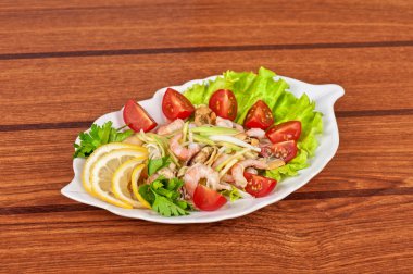 Deniz ürünleri salatası