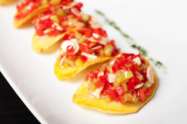 Potato chips with vegetables — Stock Photo, Image