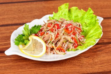 taze funchozy salata