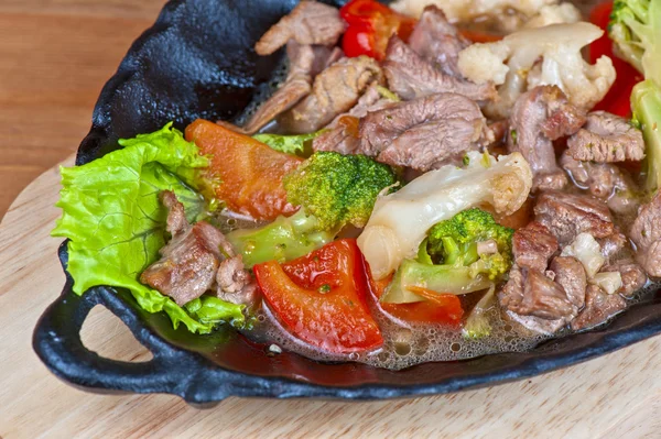 Fleisch mit Gemüse — Stockfoto