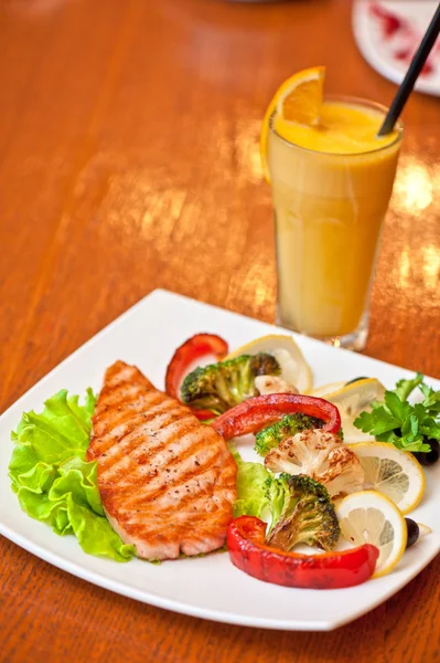 Salmon steak — Stock Photo, Image