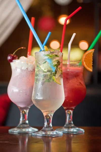 Drei gesunde alkoholfreie Cocktails — Stockfoto