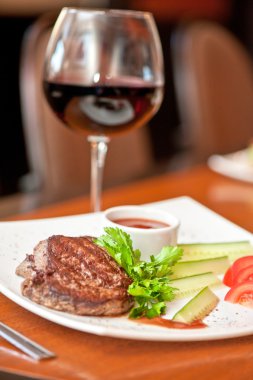 sığır eti ve şarap