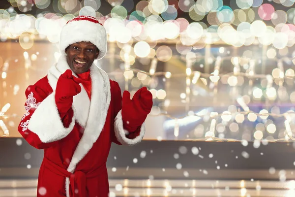 Afrikalı Amerikalı Noel Baba Adam — Stok fotoğraf