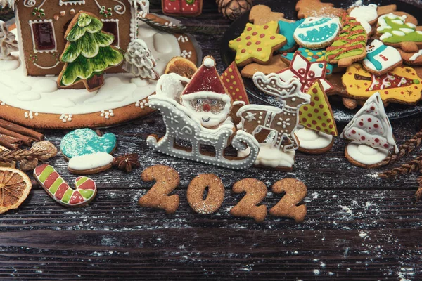 Pães de gengibre para o novo ano 2022 e Natal — Fotografia de Stock