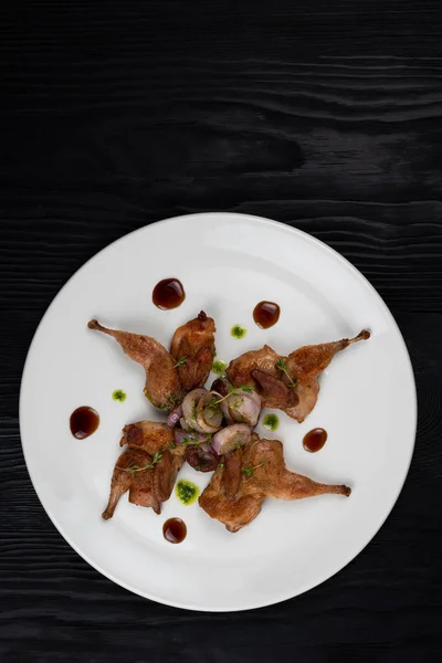 Roasted quails with vegetable — Stock Photo, Image