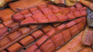 Çeşitli tütsülenmiş balık ürünleri